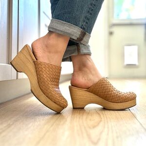 Everlane The Clog in Tan - Size 8